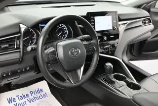 Toyota Camry 2024 SE Sedán de 4 puertas