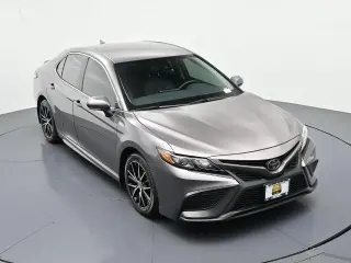 Toyota Camry 2024 SE Sedán de 4 puertas