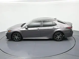 Toyota Camry 2024 SE Sedán de 4 puertas