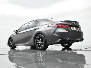 Toyota Camry 2024 SE Sedán de 4 puertas