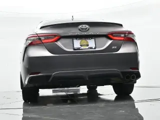Toyota Camry 2024 SE Sedán de 4 puertas