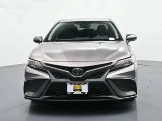 Toyota Camry 2024 SE Sedán de 4 puertas