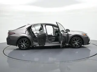 Toyota Camry 2024 SE Sedán de 4 puertas