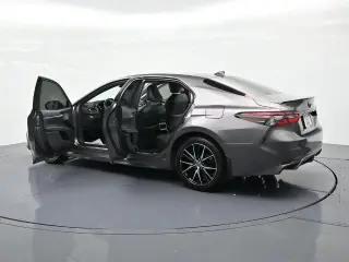 Toyota Camry 2024 SE Sedán de 4 puertas