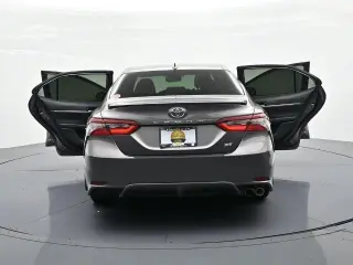 Toyota Camry 2024 SE Sedán de 4 puertas