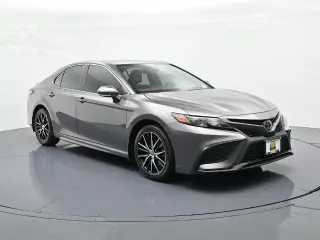 Toyota Camry 2024 SE Sedán de 4 puertas