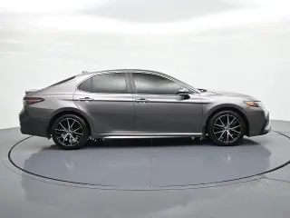 Toyota Camry 2024 SE Sedán de 4 puertas