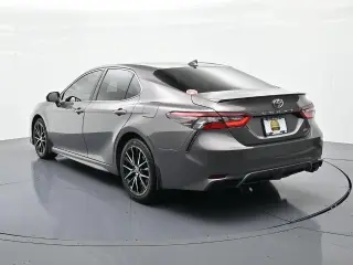 Toyota Camry 2024 SE Sedán de 4 puertas