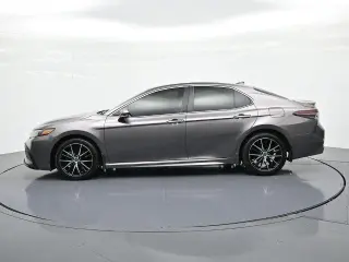 Toyota Camry 2024 SE Sedán de 4 puertas