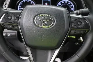 Toyota Camry 2024 SE Sedán de 4 puertas
