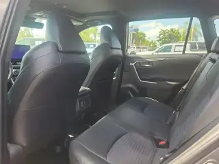 Toyota RAV4 Híbrido 2023 AWD XSE SUV 4 puertas