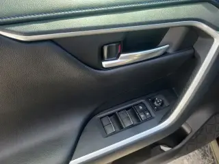 Toyota RAV4 Híbrido 2023 AWD XSE SUV 4 puertas