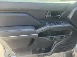 Toyota Tacoma 2024 4x4 SR5 4 puertas Doble Cabina 5.0 ft SB