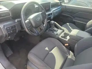 Toyota Tacoma 2024 4x4 SR5 4 puertas Doble Cabina 5.0 ft SB