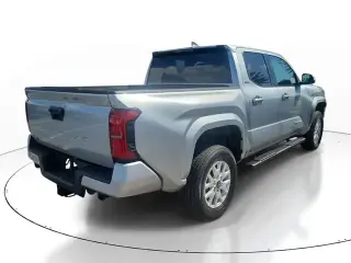 Toyota Tacoma 2024 4x4 SR5 4 puertas Doble Cabina 5.0 ft SB