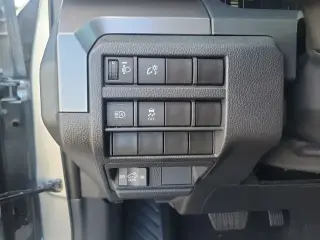 Toyota Tacoma 2024 4x4 SR5 4 puertas Doble Cabina 5.0 ft SB
