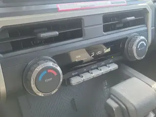 Toyota Tacoma 2024 4x4 SR5 4 puertas Doble Cabina 5.0 ft SB