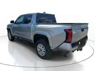 Toyota Tacoma 2024 4x4 SR5 4 puertas Doble Cabina 5.0 ft SB