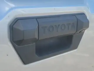 Toyota Tacoma 2024 4x4 SR5 4 puertas Doble Cabina 5.0 ft SB