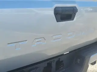 Toyota Tacoma 2024 4x4 SR5 4 puertas Doble Cabina 5.0 ft SB