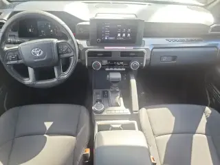 Toyota Tacoma 2024 4x4 SR5 4 puertas Doble Cabina 5.0 ft SB