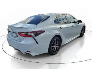 Toyota Camry 2024 SE 4 puertas Sedán