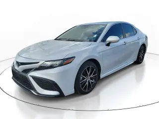 Toyota Camry 2024 SE 4 puertas Sedán