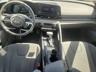 Hyundai ELANTRA 2025 SEL Sport 4dr Sedán