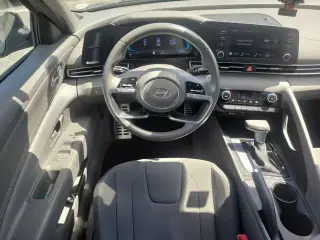 Hyundai ELANTRA 2025 SEL Sport 4dr Sedán