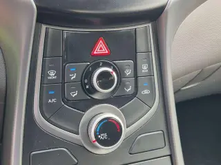 Hyundai ELANTRA 2015 SE 4p Sedan 6M