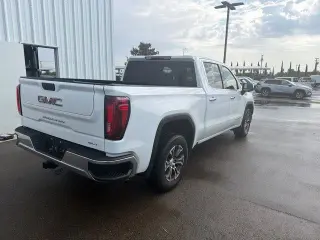 GMC Sierra 1500 2025 4x2 SLT 4p Cabina Doble Estándar 5.8 pies LB