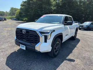 Toyota Tundra 2024 4x4 SR5 Cabina CrewMax de 4 puertas Pick‑up SB