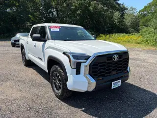 Toyota Tundra 2024 4x4 SR5 Cabina CrewMax de 4 puertas Pick‑up SB