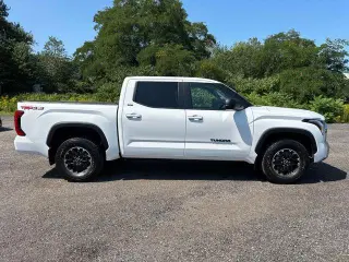 Toyota Tundra 2024 4x4 SR5 Cabina CrewMax de 4 puertas Pick‑up SB