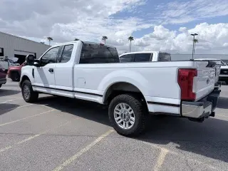 Ford F-250 Super Duty 2018 4x2 XLT 4 puertas Cabina Súper 6.8 pies de caja corta de carga