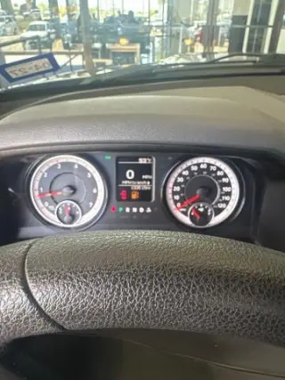 Ram 1500 Clásico 2020 4x4 Tradesman 4p. Cabina Extendida 5.5 pies ST Camioneta