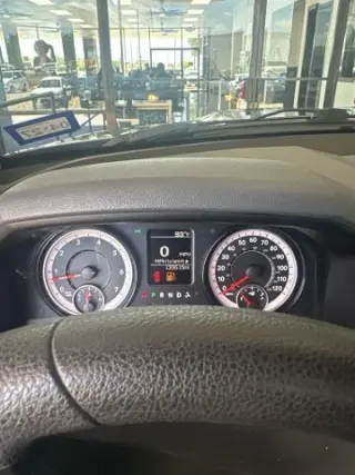 Ram 1500 Clásico 2020 4x4 Tradesman 4p. Cabina Extendida 5.5 pies ST Camioneta