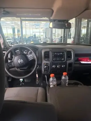 Ram 1500 Clásico 2020 4x4 Tradesman 4p. Cabina Extendida 5.5 pies ST Camioneta