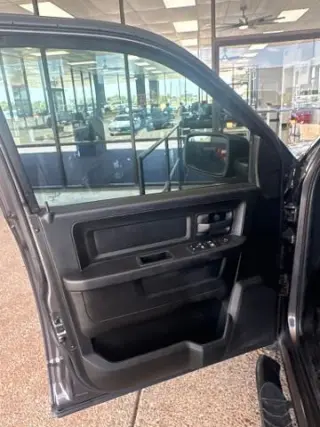 Ram 1500 Clásico 2020 4x4 Tradesman 4p. Cabina Extendida 5.5 pies ST Camioneta