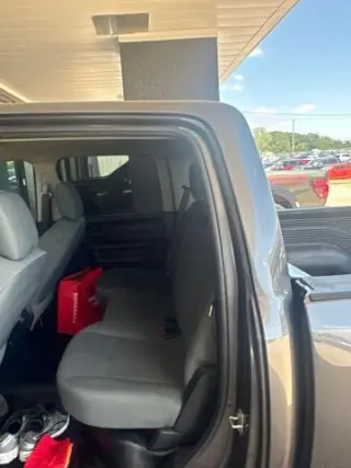 Ram 1500 Clásico 2020 4x4 Tradesman 4p. Cabina Extendida 5.5 pies ST Camioneta