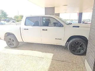 Ram 1500 2024 4x4 Big Horn 4p Cabina Completa 5.6 pies Cajón Pickup