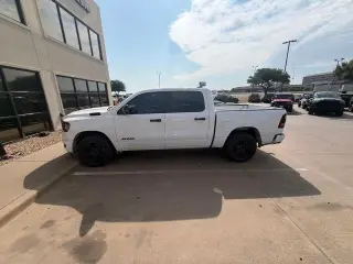 Ram 1500 2024 4x4 Big Horn 4p Cabina Completa 5.6 pies Cajón Pickup