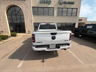 Ram 1500 2024 4x4 Big Horn 4p Cabina Completa 5.6 pies Cajón Pickup