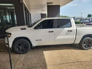 Ram 1500 2024 4x4 Big Horn 4p Cabina Completa 5.6 pies Cajón Pickup