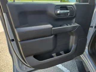 Chevrolet Silverado 1500 2025 4x4 Custom Trail Boss 4 puertas Cabina Doble 5.8 pies. SB