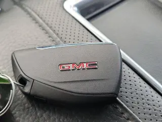 GMC Sierra 1500 2022 4x4 Denali 4p. Cabina de Tripulación 5,8 pies LB