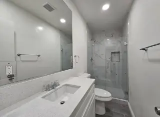 2 Bed Apt in James M Wood Blvd