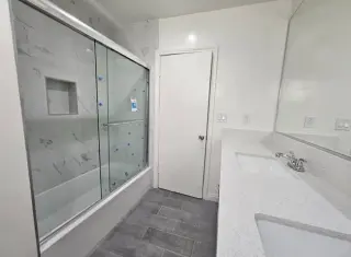 2 Bed Apt in James M Wood Blvd