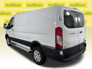 Ford Transit 2025 250 de 3 puertas, distancia entre ejes larga (LWB), techo bajo, furgoneta de carga