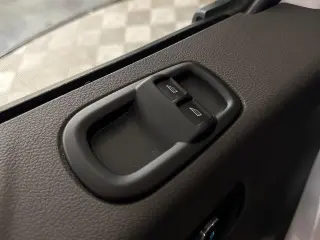 Ford Transit 2025 250 de 3 puertas, distancia entre ejes larga (LWB), techo bajo, furgoneta de carga